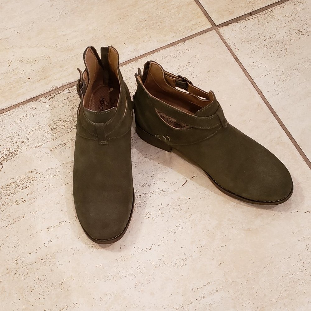 Sketcher's Air Cooler Memory Foam - Olive Suede - Size 7 Ankle Boots